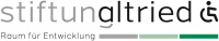 ESG 6 Logo der Stiftung Altried mit dem Schriftzug „stiftung altried“, einem Rollstuhlsymbol auf der rechten Seite und farbigen Balken in Grau und Grün darunter.
